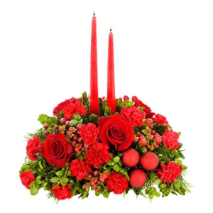 roses red berries centerpiece